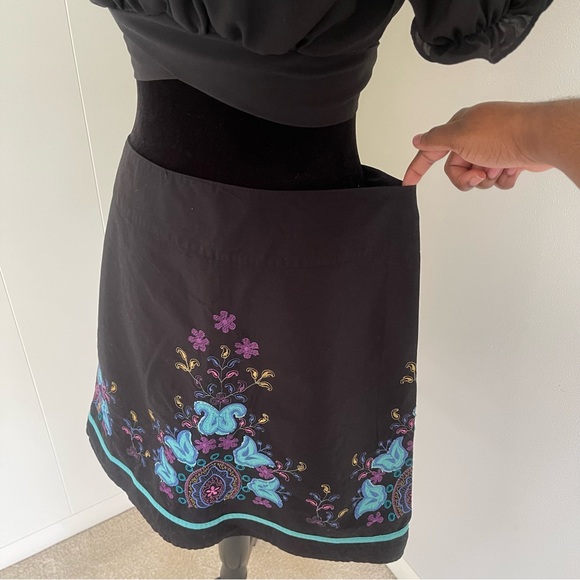 Vintage 90s embroidered mini skirt - Picture 3 of 6